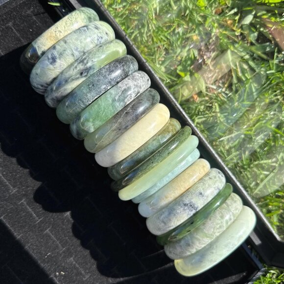 Lot of 16 Jade Bangle Bracelets - 730 grams - Vintage Jewelry Store Closeout Lot - Picture 2 of 9